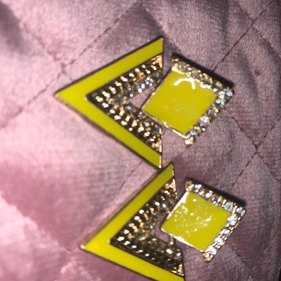 Earring - Picture 3 of 4